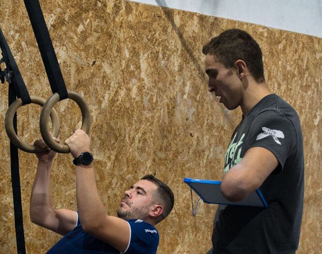 Xabi motivating his client to do pull-ups